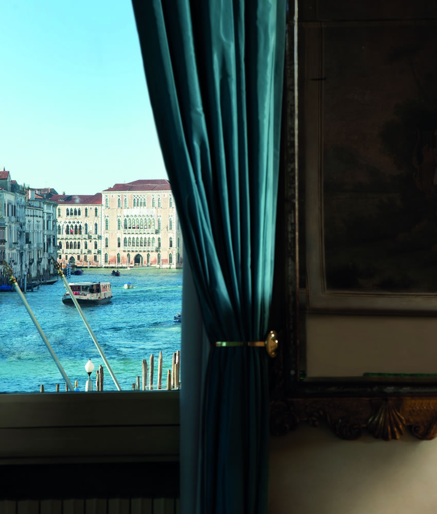 A view of the Grand Canal from a piano nobile in San Polo sold by Venice Sotheby's Realty