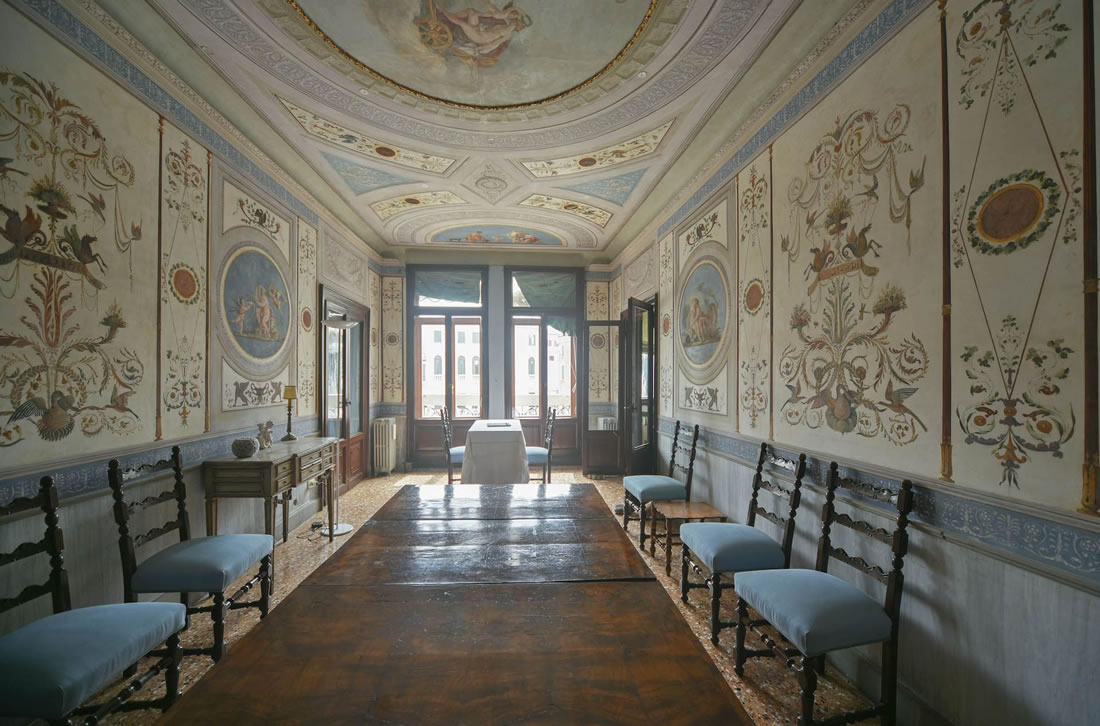 Decorative secondo piano nobile Santo Stefano - a 3/4 bedroom apartment for sale in Venice