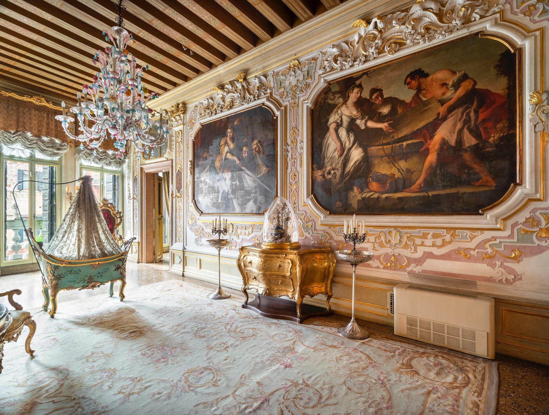 Palazzo Rococo - a 8 bedroom dominating portion of historical palazzo with garden for sale in Venice