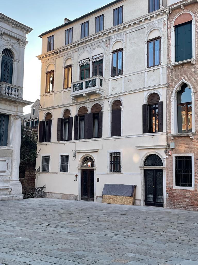 Decorative secondo piano nobile Santo Stefano - a 3/4 bedroom apartment for sale in Venice