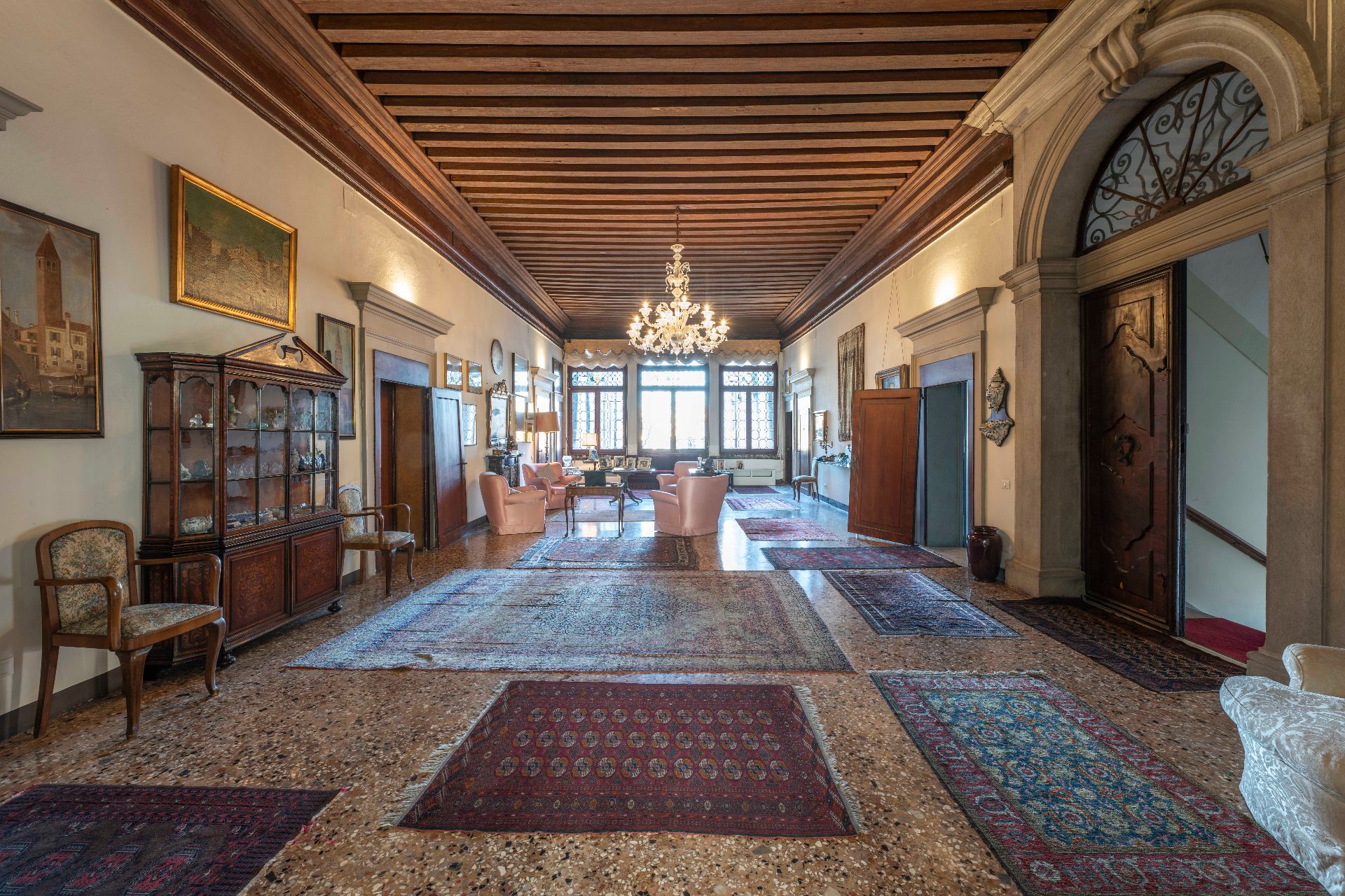 Primo piano nobile Dorsoduro - a 5 bedroom apartment for sale in Venice
